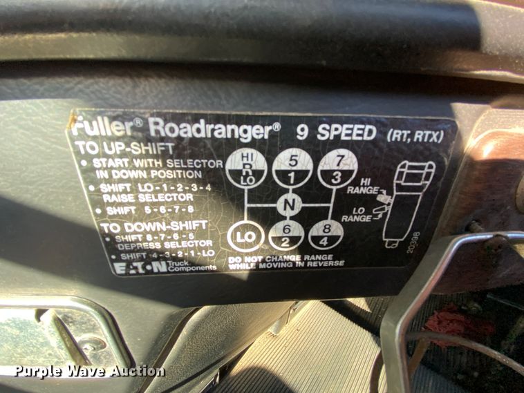 image for item HR9318 1986 Freightliner FLC  semi truck