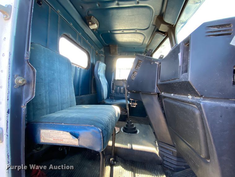 image for item HR9318 1986 Freightliner FLC  semi truck