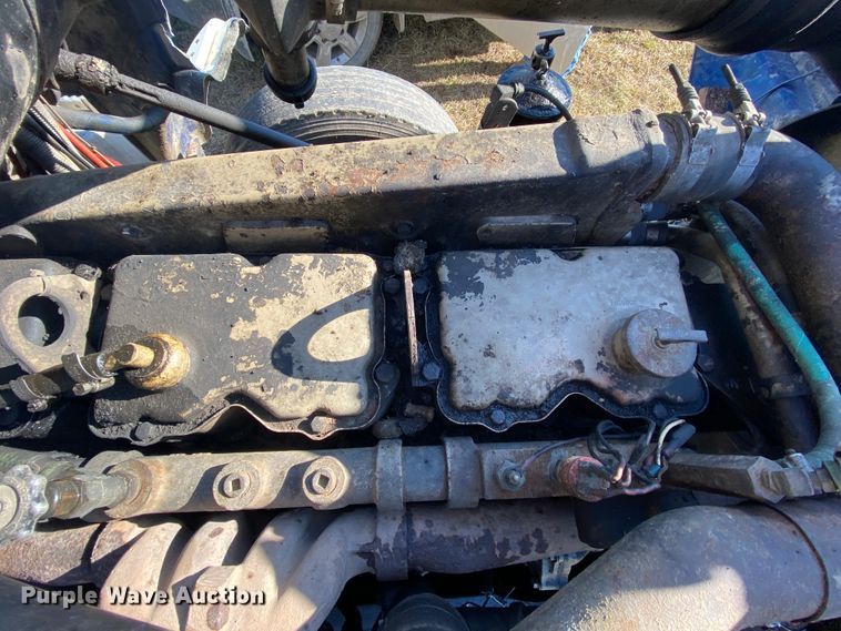 image for item HR9318 1986 Freightliner FLC  semi truck