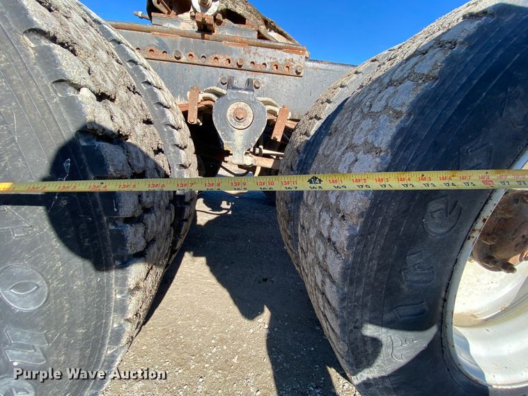 image for item HR9318 1986 Freightliner FLC  semi truck