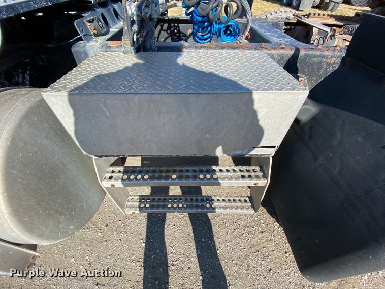 image for item HR9318 1986 Freightliner FLC  semi truck