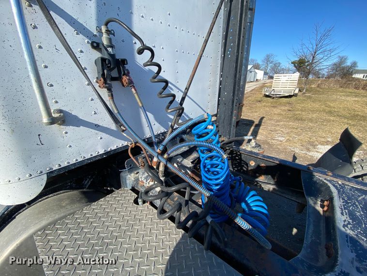 image for item HR9318 1986 Freightliner FLC  semi truck