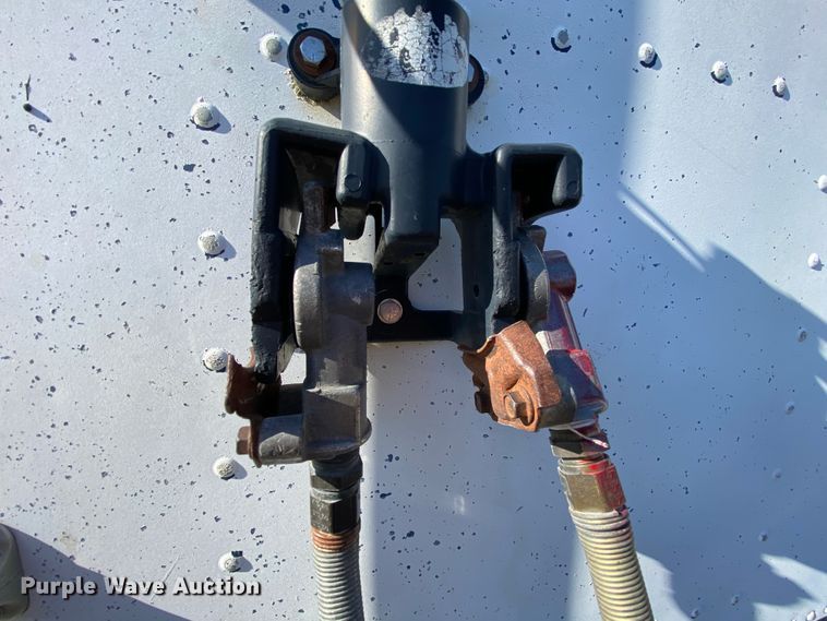 image for item HR9318 1986 Freightliner FLC  semi truck