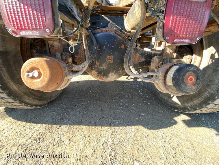 image for item HR9318 1986 Freightliner FLC  semi truck