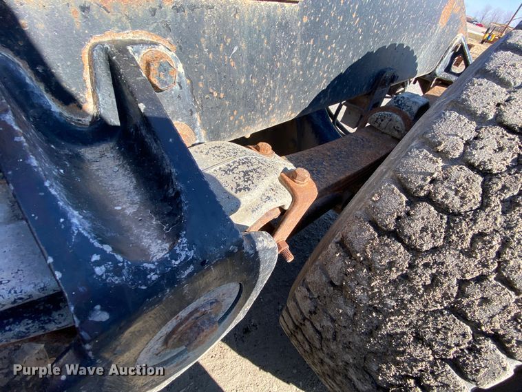 image for item HR9318 1986 Freightliner FLC  semi truck