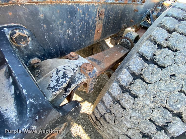 image for item HR9318 1986 Freightliner FLC  semi truck