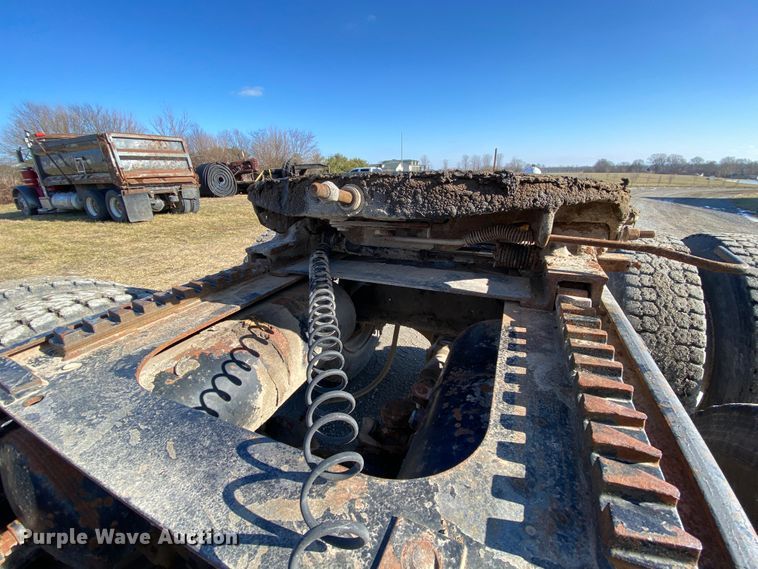 image for item HR9318 1986 Freightliner FLC  semi truck