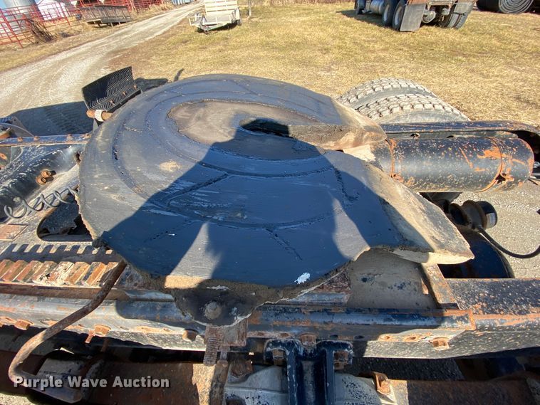 image for item HR9318 1986 Freightliner FLC  semi truck