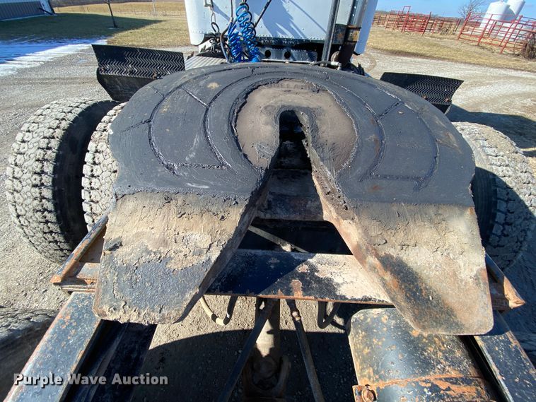 image for item HR9318 1986 Freightliner FLC  semi truck