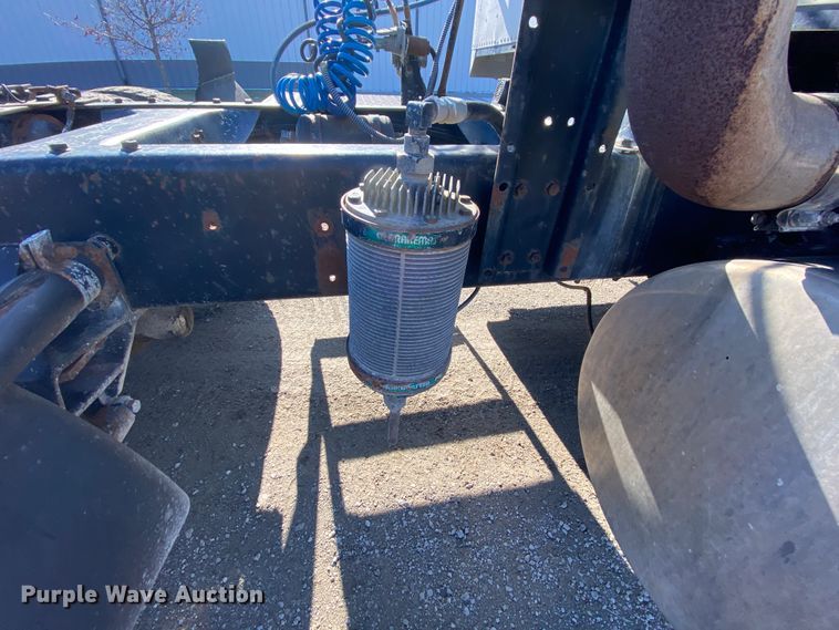 image for item HR9318 1986 Freightliner FLC  semi truck