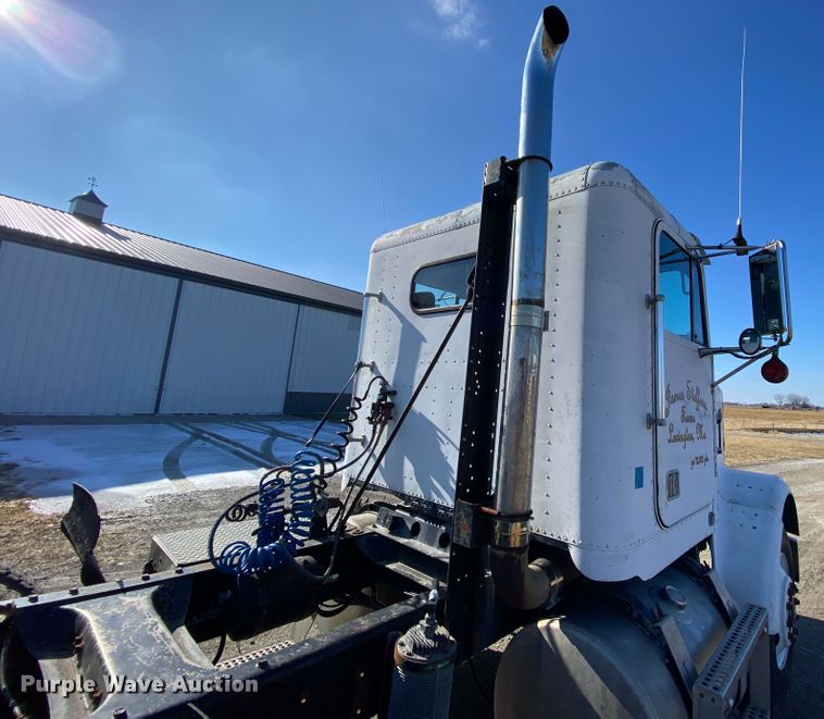 image for item HR9318 1986 Freightliner FLC  semi truck