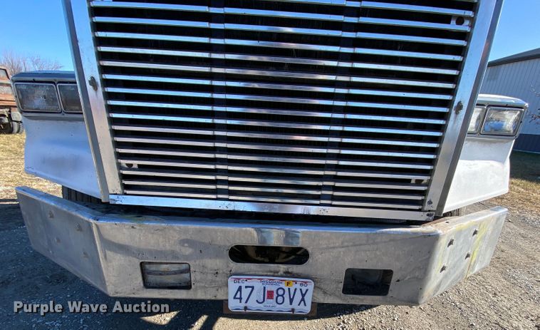 image for item HR9318 1986 Freightliner FLC  semi truck