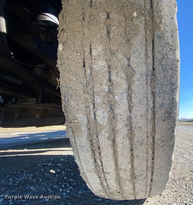 image for item HR9318 1986 Freightliner FLC  semi truck