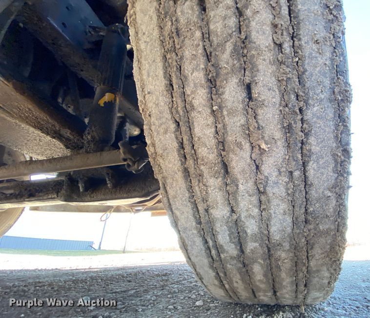 image for item HR9318 1986 Freightliner FLC  semi truck