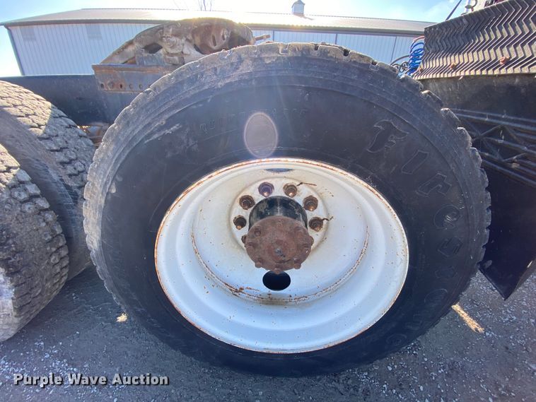 image for item HR9318 1986 Freightliner FLC  semi truck