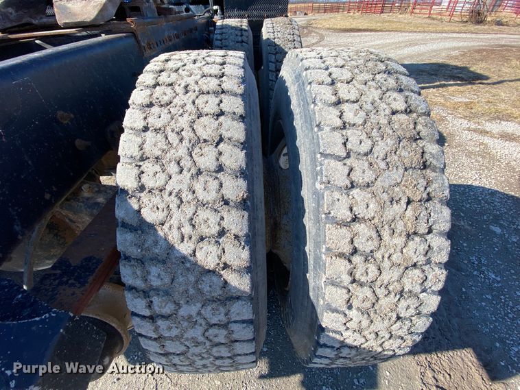 image for item HR9318 1986 Freightliner FLC  semi truck