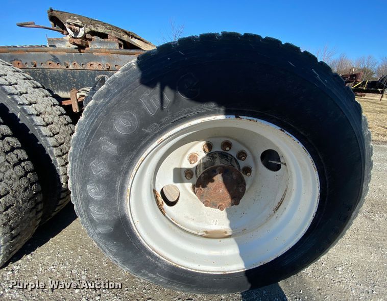 image for item HR9318 1986 Freightliner FLC  semi truck