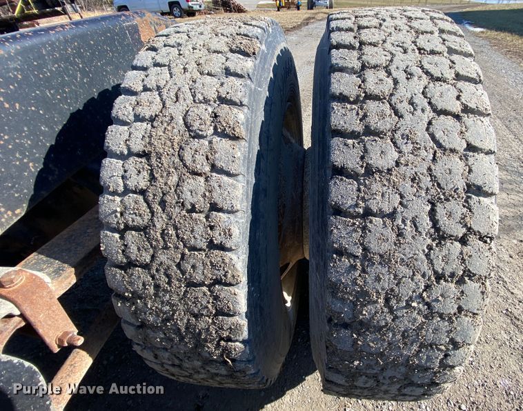 image for item HR9318 1986 Freightliner FLC  semi truck