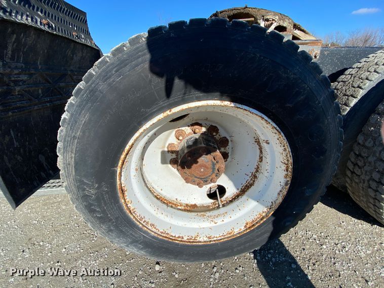 image for item HR9318 1986 Freightliner FLC  semi truck