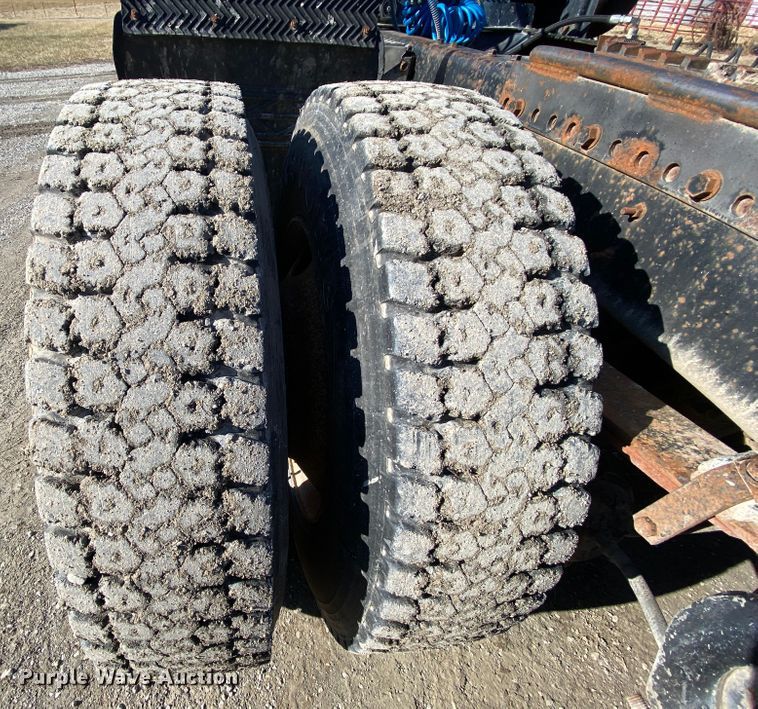 image for item HR9318 1986 Freightliner FLC  semi truck