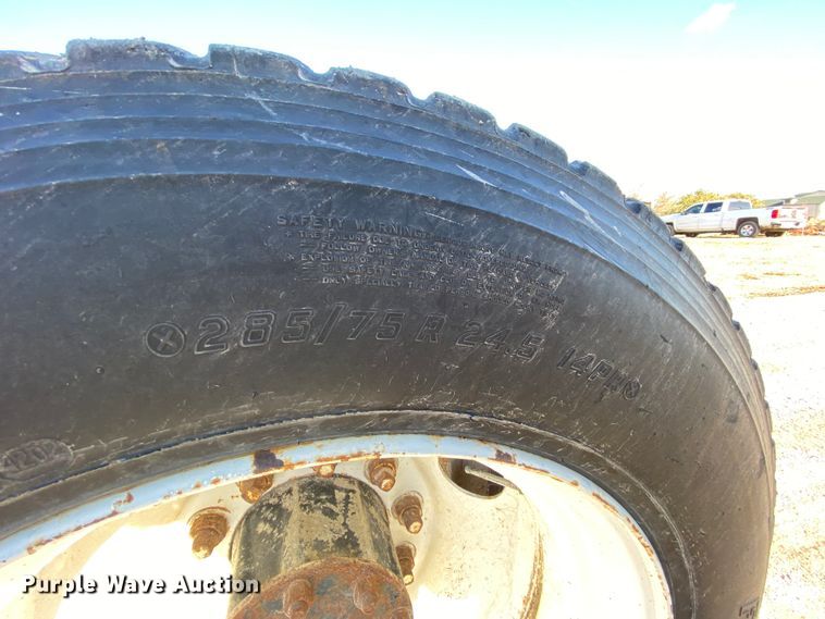 image for item HR9318 1986 Freightliner FLC  semi truck