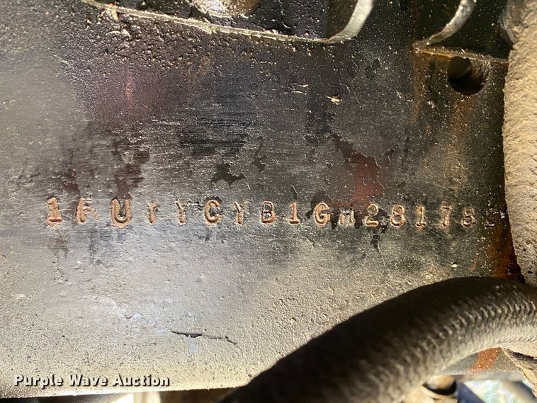 image for item HR9318 1986 Freightliner FLC  semi truck