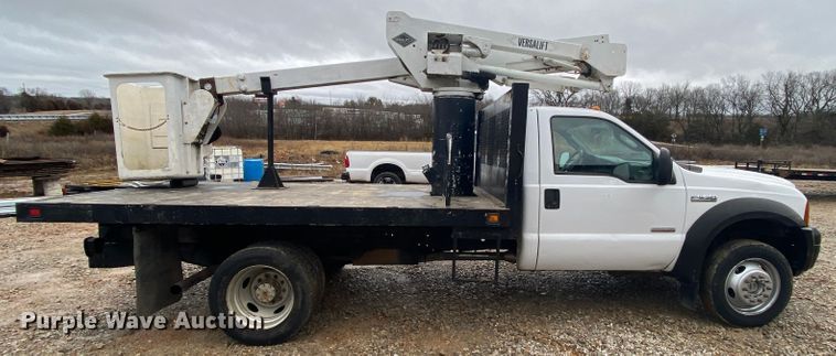 image for item HR9358 2005 Ford F550 XL Super Duty  bucket truck