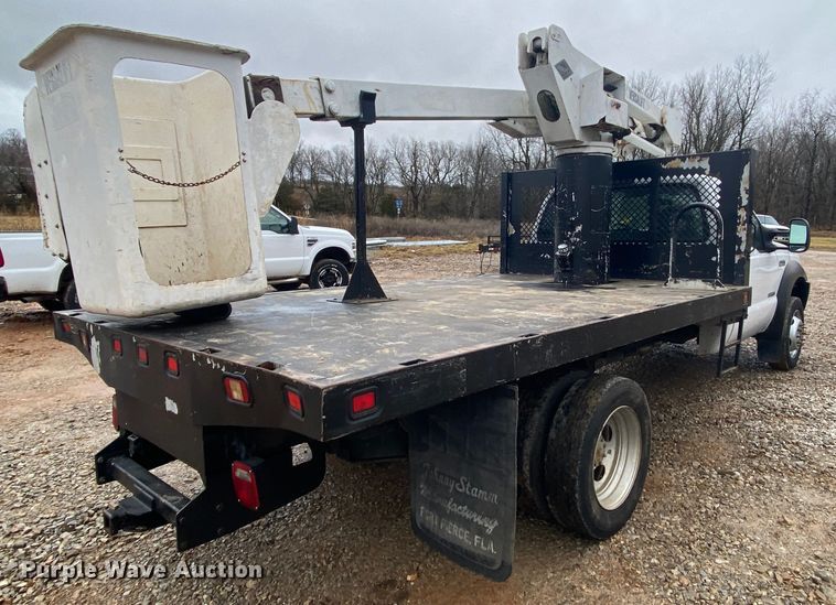 image for item HR9358 2005 Ford F550 XL Super Duty  bucket truck
