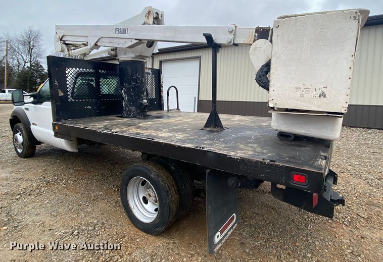 image for item HR9358 2005 Ford F550 XL Super Duty  bucket truck