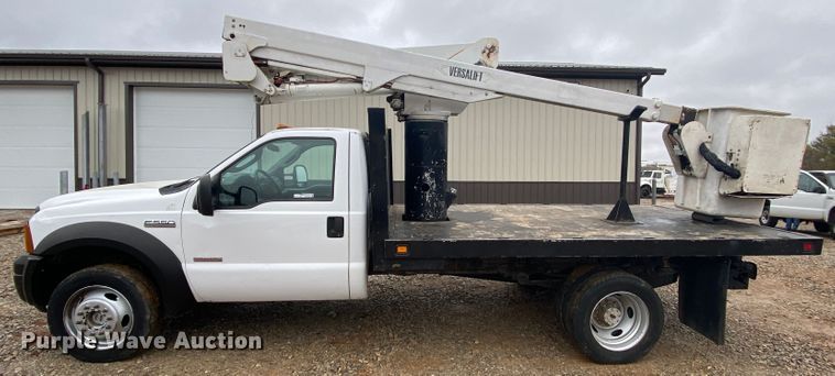 image for item HR9358 2005 Ford F550 XL Super Duty  bucket truck
