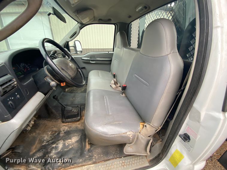 image for item HR9358 2005 Ford F550 XL Super Duty  bucket truck