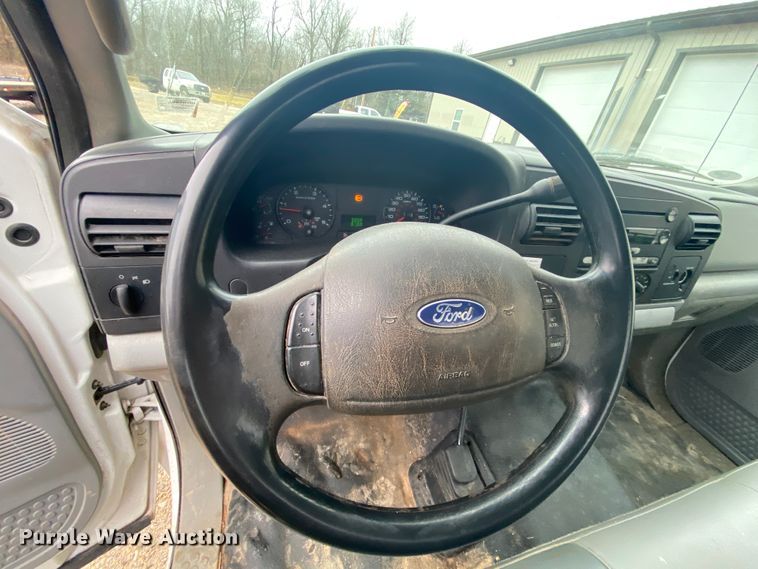 image for item HR9358 2005 Ford F550 XL Super Duty  bucket truck