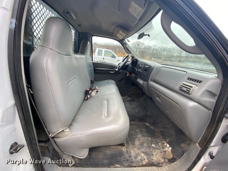 image for item HR9358 2005 Ford F550 XL Super Duty  bucket truck