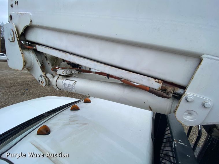 image for item HR9358 2005 Ford F550 XL Super Duty  bucket truck