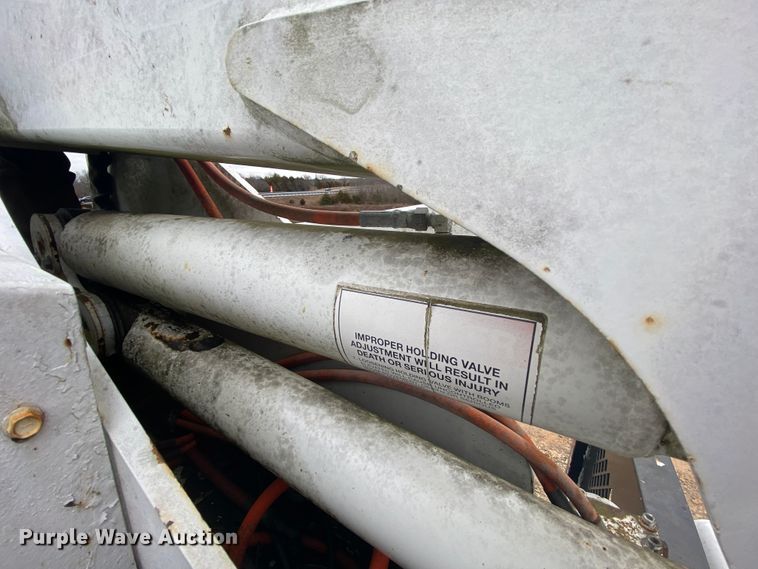 image for item HR9358 2005 Ford F550 XL Super Duty  bucket truck