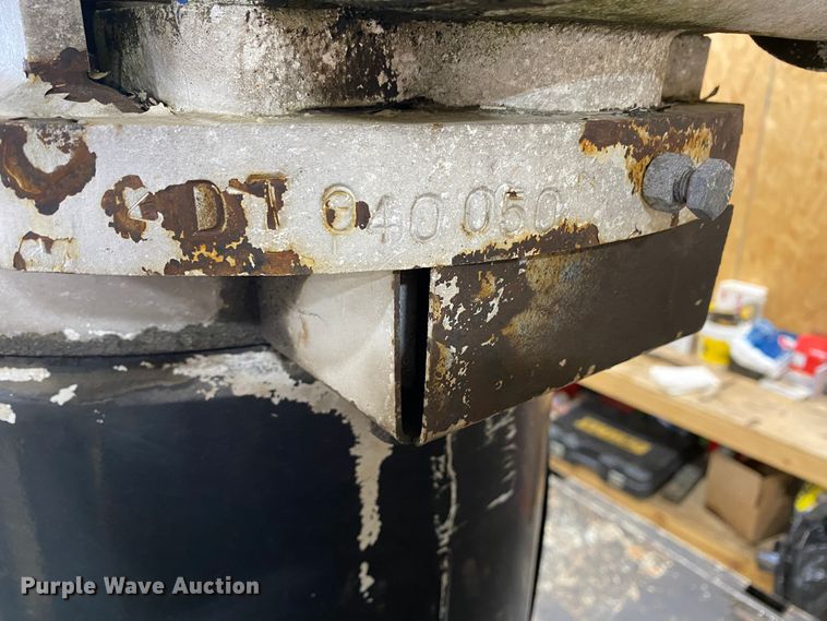 image for item HR9358 2005 Ford F550 XL Super Duty  bucket truck