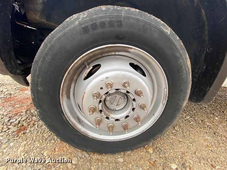 image for item HR9358 2005 Ford F550 XL Super Duty  bucket truck