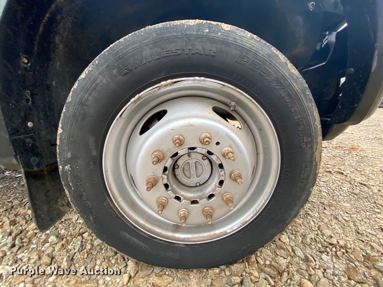 image for item HR9358 2005 Ford F550 XL Super Duty  bucket truck