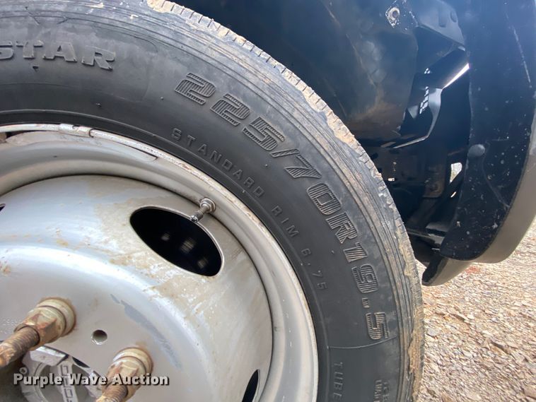 image for item HR9358 2005 Ford F550 XL Super Duty  bucket truck