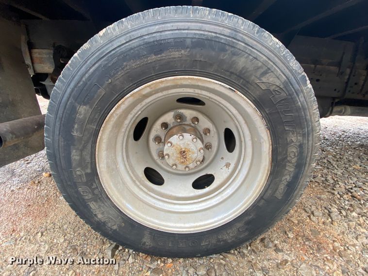 image for item HR9358 2005 Ford F550 XL Super Duty  bucket truck