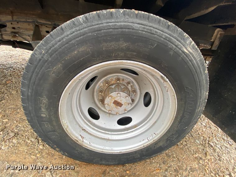 image for item HR9358 2005 Ford F550 XL Super Duty  bucket truck