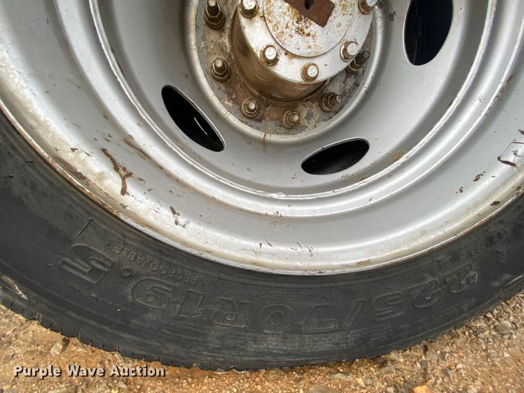 image for item HR9358 2005 Ford F550 XL Super Duty  bucket truck