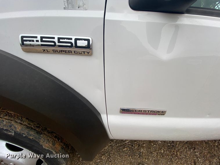 image for item HR9358 2005 Ford F550 XL Super Duty  bucket truck