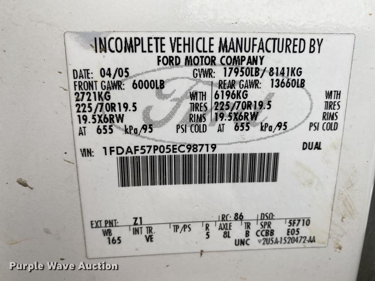 image for item HR9358 2005 Ford F550 XL Super Duty  bucket truck