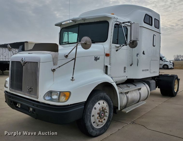 image for item HW9634 1997 International 9200  semi truck