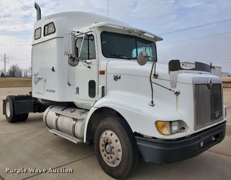 image for item HW9634 1997 International 9200  semi truck