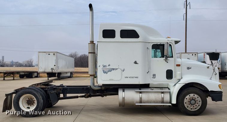 image for item HW9634 1997 International 9200  semi truck