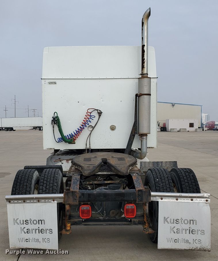 image for item HW9634 1997 International 9200  semi truck