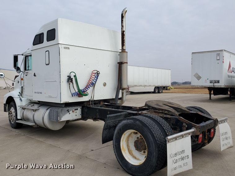 image for item HW9634 1997 International 9200  semi truck