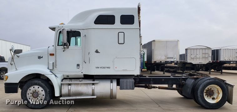image for item HW9634 1997 International 9200  semi truck